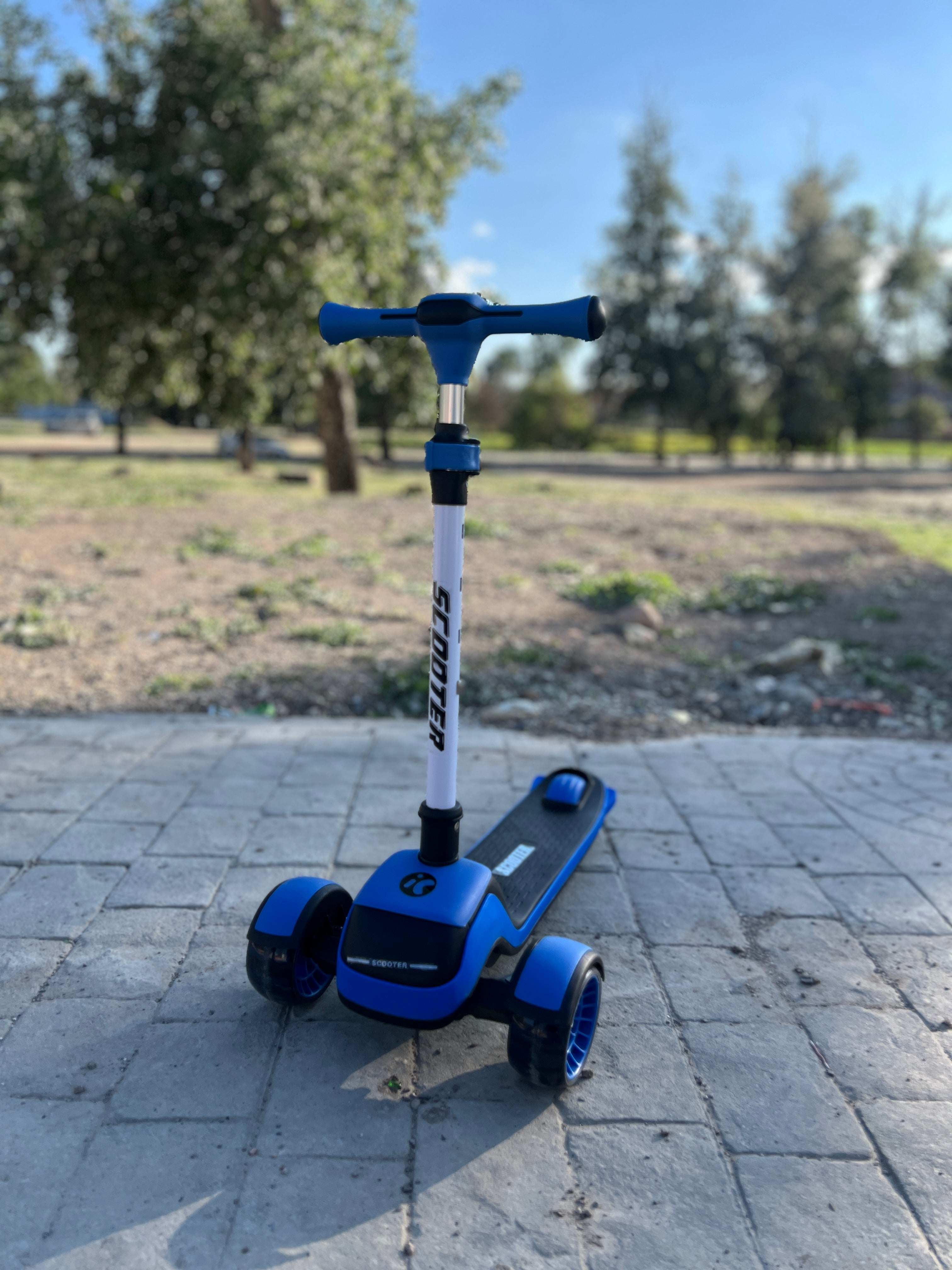 🛴 سكوتر الأطفال المضيء مع موسيقى