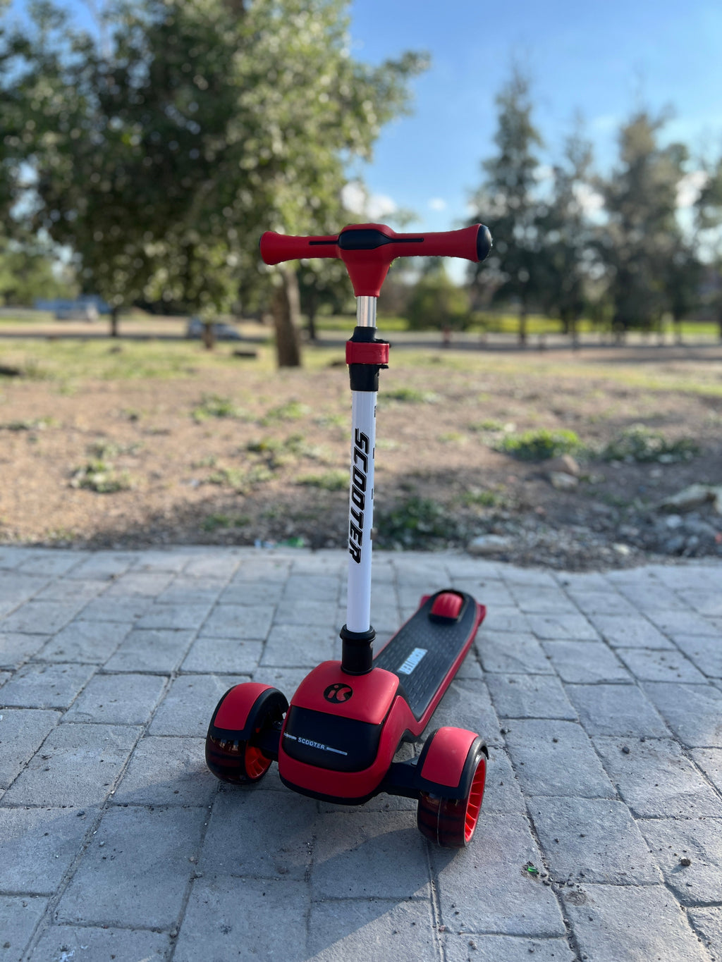 🛴 سكوتر الأطفال المضيء مع موسيقى